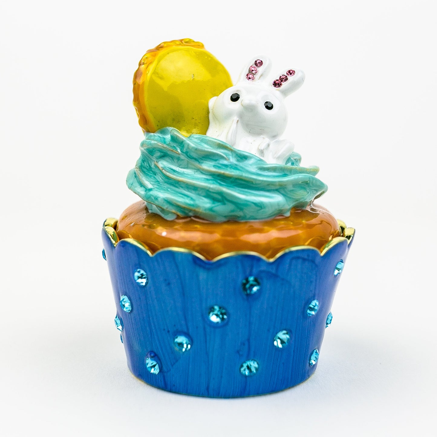 Roz Rabbit on Cupcake