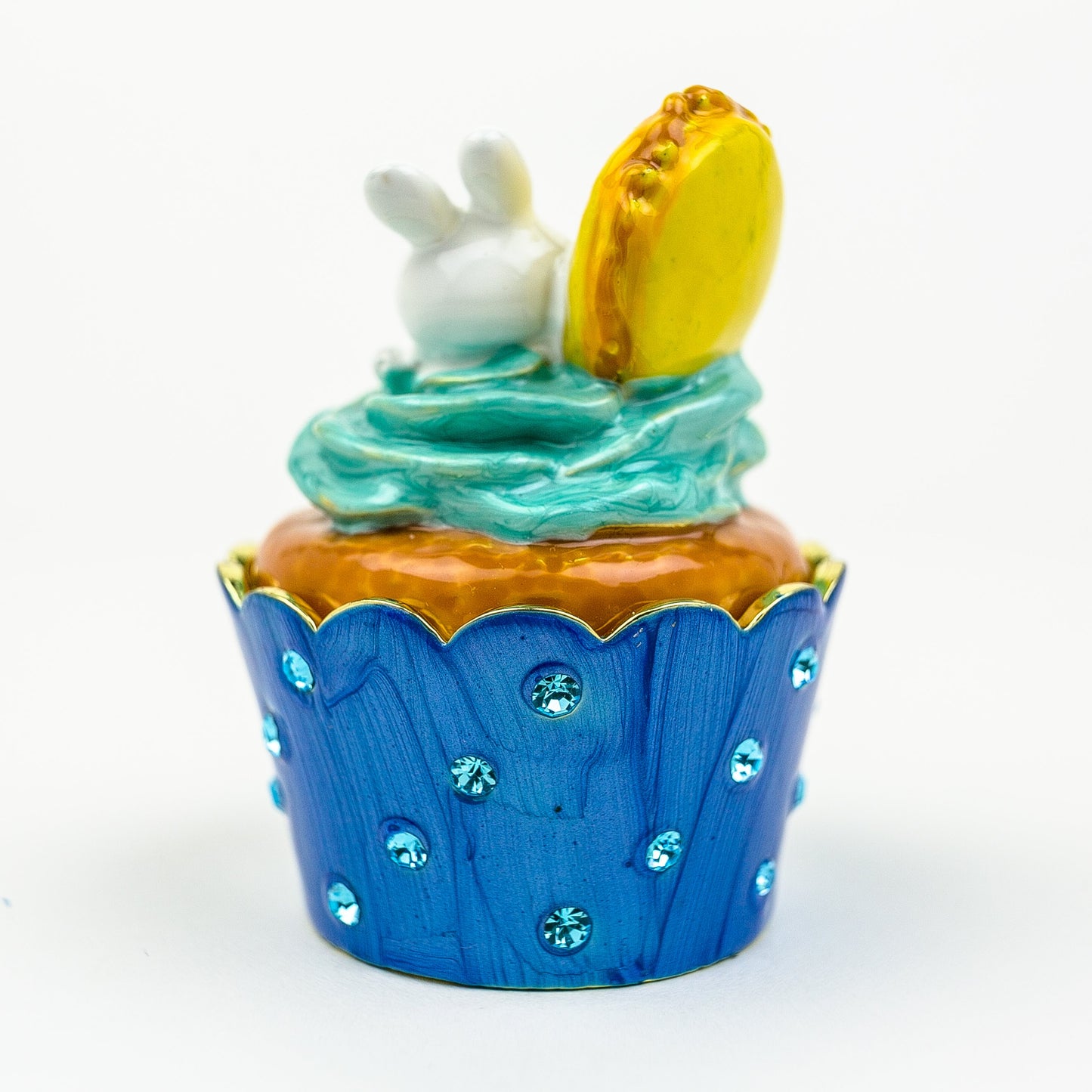 Roz Rabbit on Cupcake