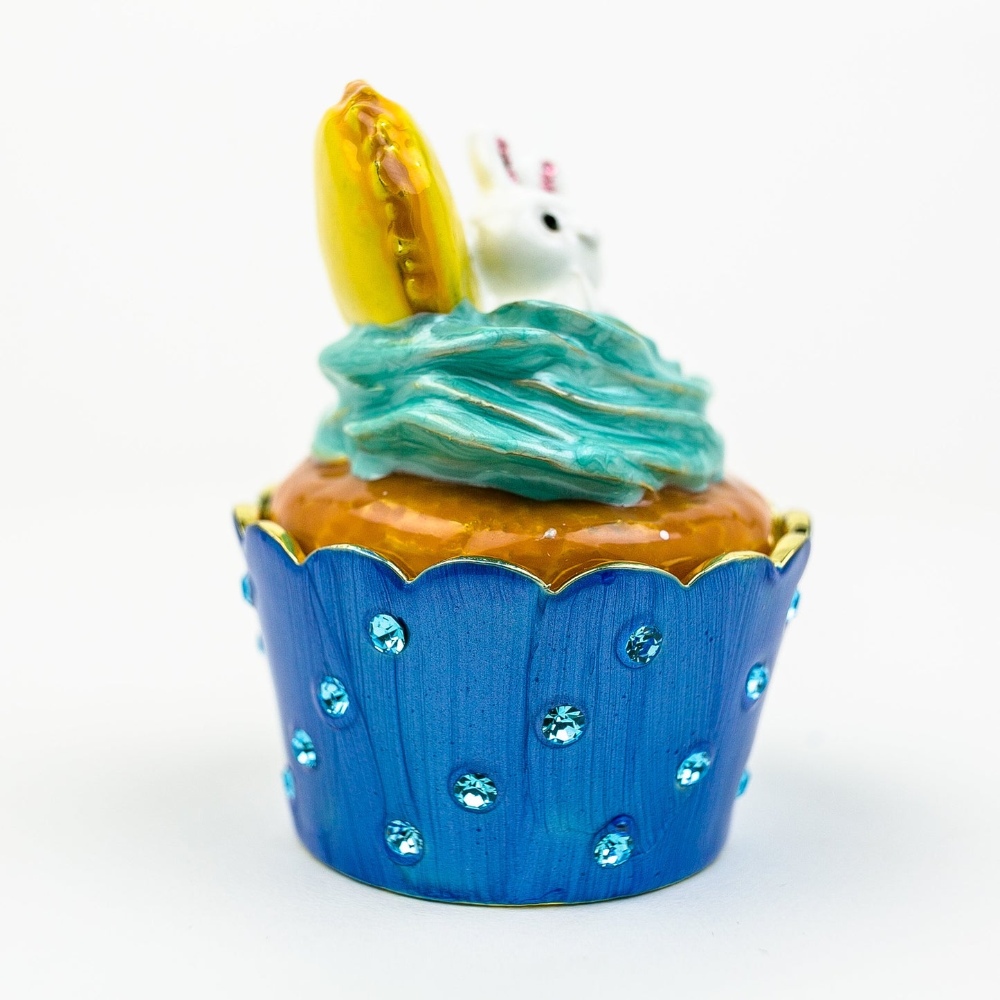 Roz Rabbit on Cupcake