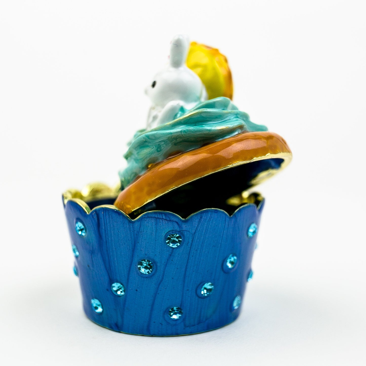 Roz Rabbit on Cupcake